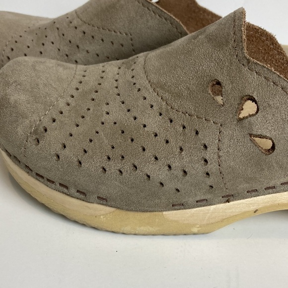 Sven Leaf Punch Spray Clogs in Beige Tan Sz 36 5 5.5 scandi granola girl hippie - Picture 4 of 16